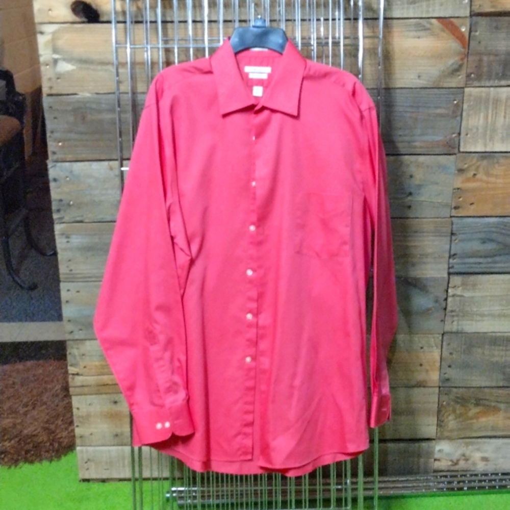 Red Van Heusen button down shirt sz 16.5 34/35